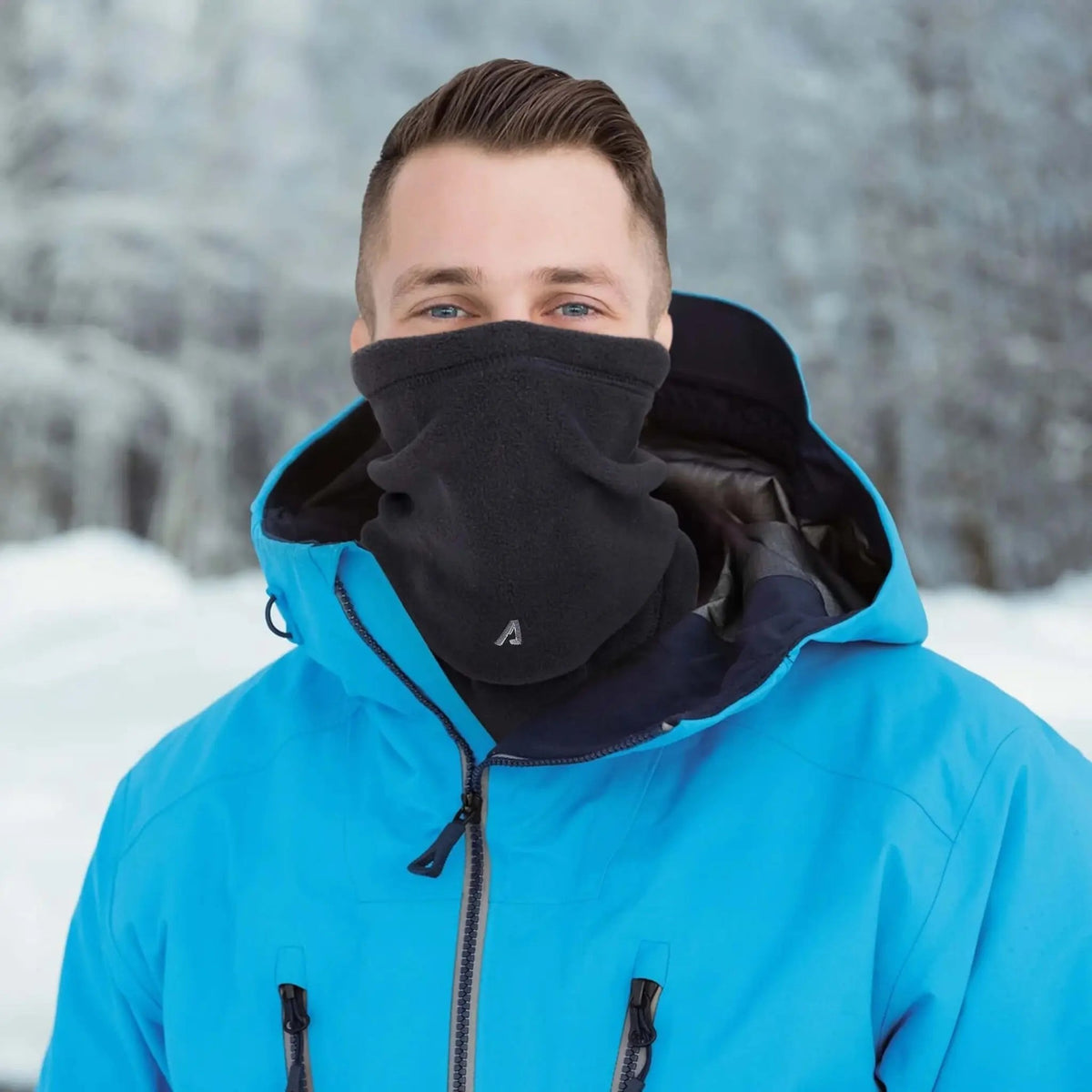 Scaldacollo indossato sulla neve